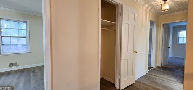 Building Photo - 2349 Valley Way