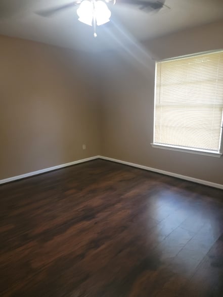 Building Photo - 4556 Gordon Ct