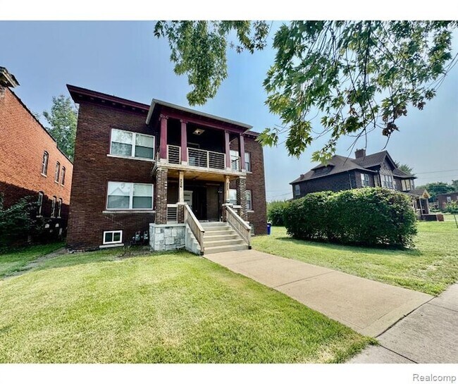 Primary Photo - 222 Kenilworth St