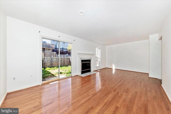 Building Photo - 13303 Country Ridge Dr