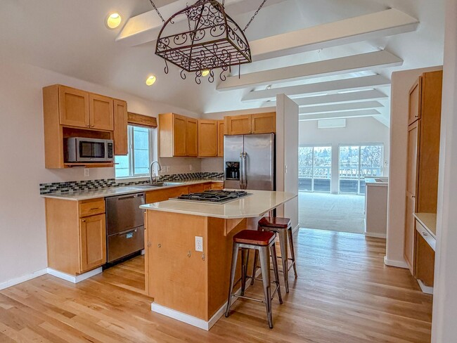 Building Photo - Contemporary 3bd/2.5bth Magnolia Townhome, $4,250/mo.