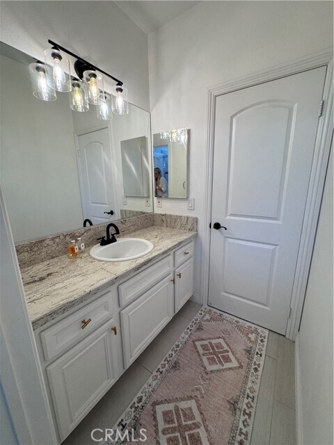 Building Photo - 2553 Santa Ana Ave