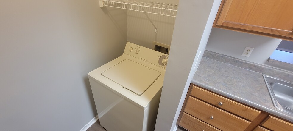 Building Photo - 277 Lakewood Dr