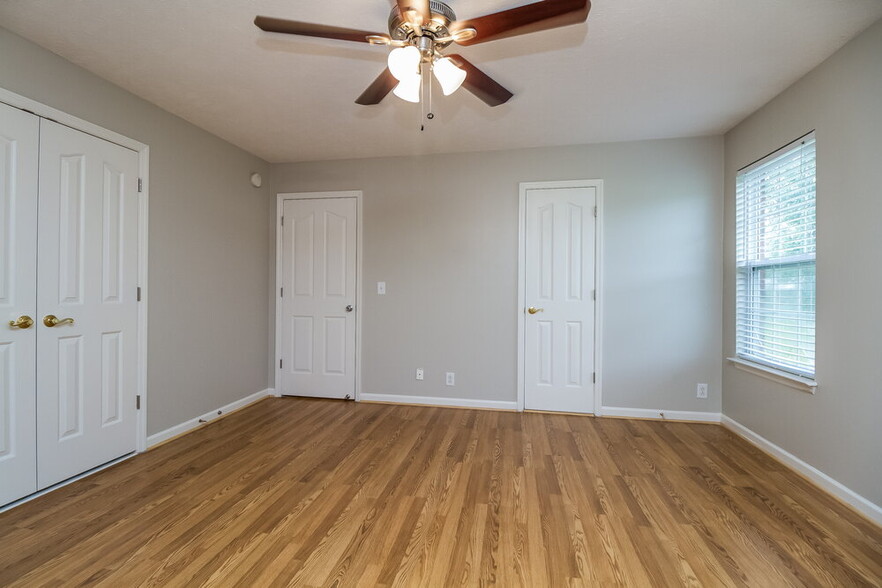 Building Photo - 417 Titans Cir