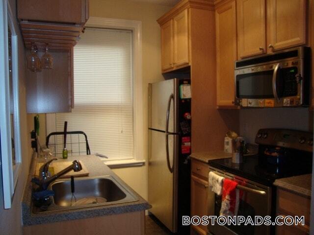 Building Photo - 61 Park Dr