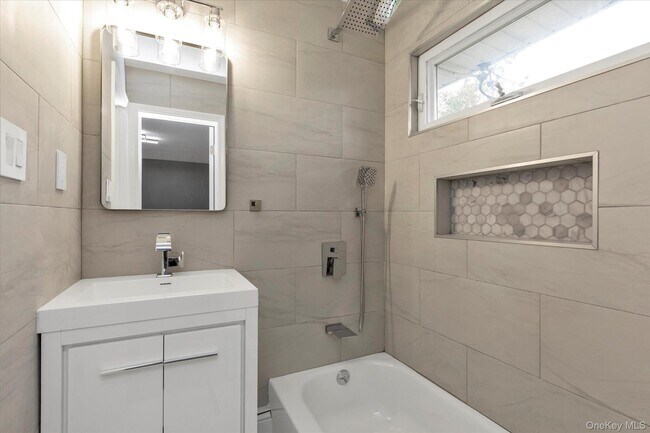 Building Photo - 17 Edna Dr