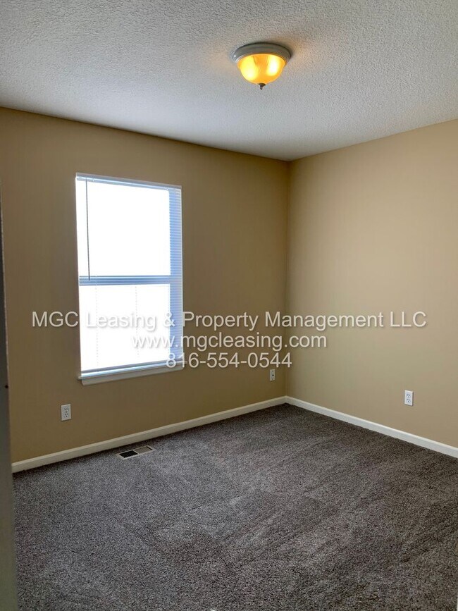 Building Photo - 814 NE Westwind Ln