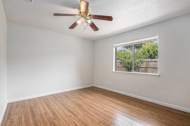 Building Photo - 9418 Spiralwood Ln