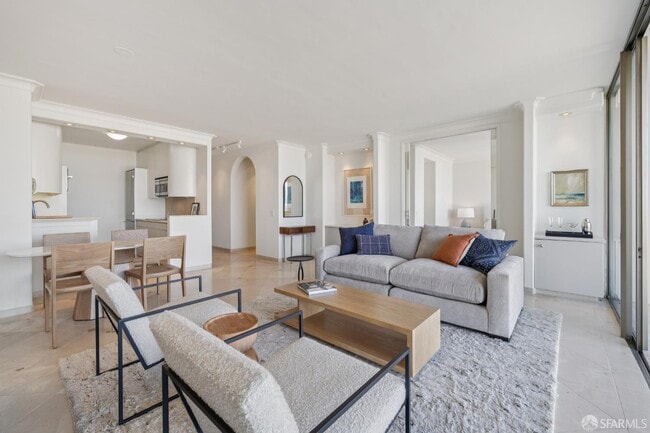 Building Photo - 999 Green St