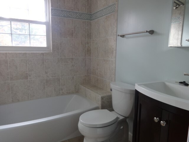 Building Photo - NICE  3BR RAMBLER CLOSE TO NIH