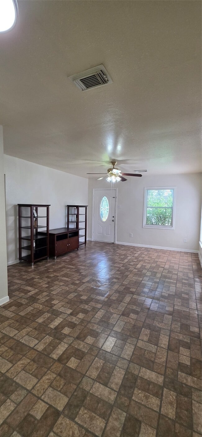 Building Photo - 2110 5th St