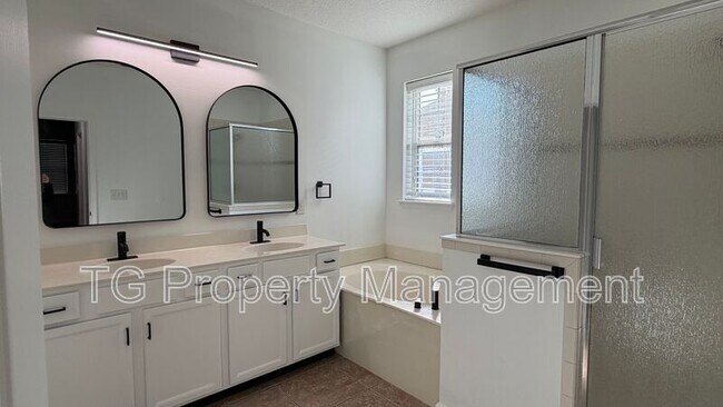 Building Photo - 6475 Greenland Chase Blvd