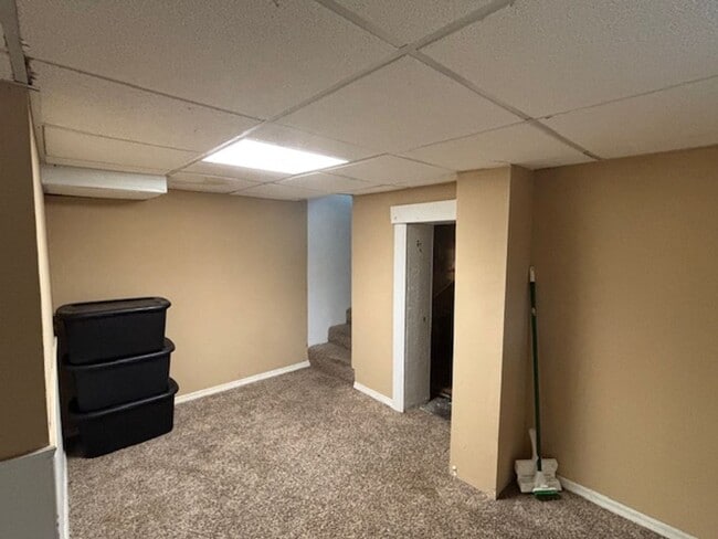 Building Photo - Cute & Cozy 2 BR/1 BA Single Family Home i...