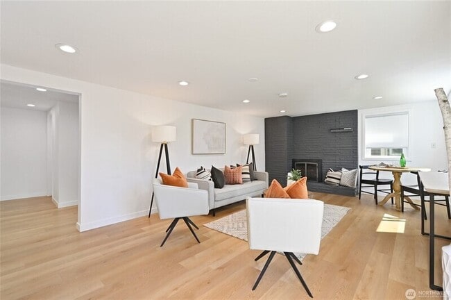 Building Photo - 2607 31st Ave W