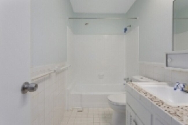 Building Photo - 434 W 89th St