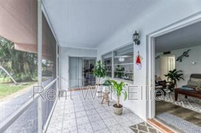 Building Photo - 200 NE 12th Ave