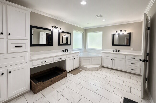 Building Photo - BEAUTIFUL CUSTOM HOME