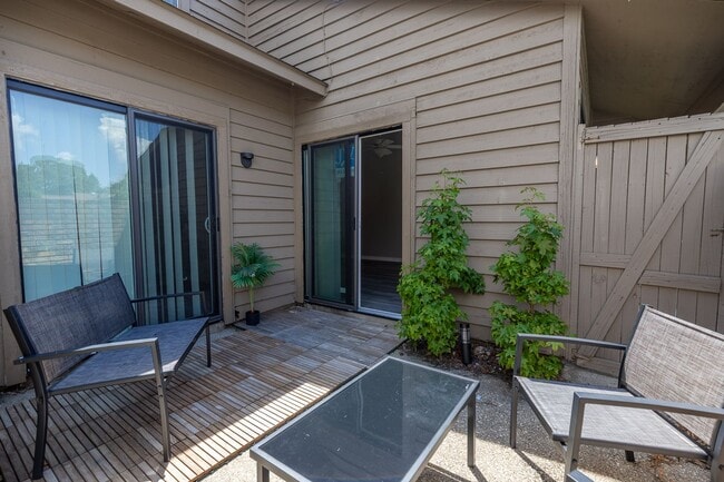 Building Photo - ONE FREE MONTH ON 13 MONTH LEASE! Welcome to this charming 3-bedroom, 2-bath condo located in the...