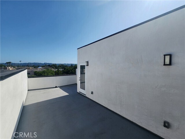 Building Photo - 6061 Fulton Ave