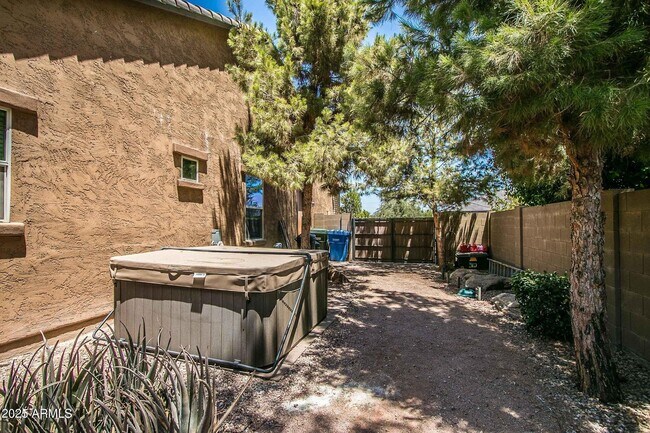 Building Photo - 3009 E Valencia Dr