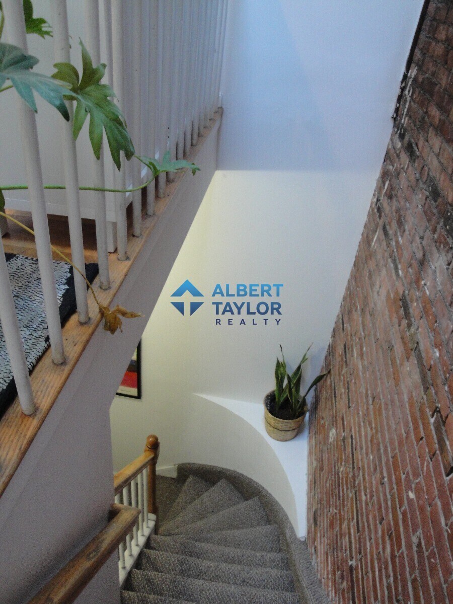 Building Photo - 176 Northampton St