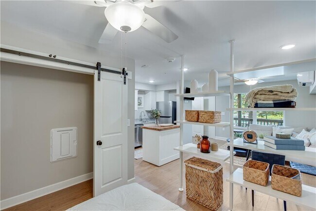 Building Photo - 710 Jesse Jewell Pkwy SE