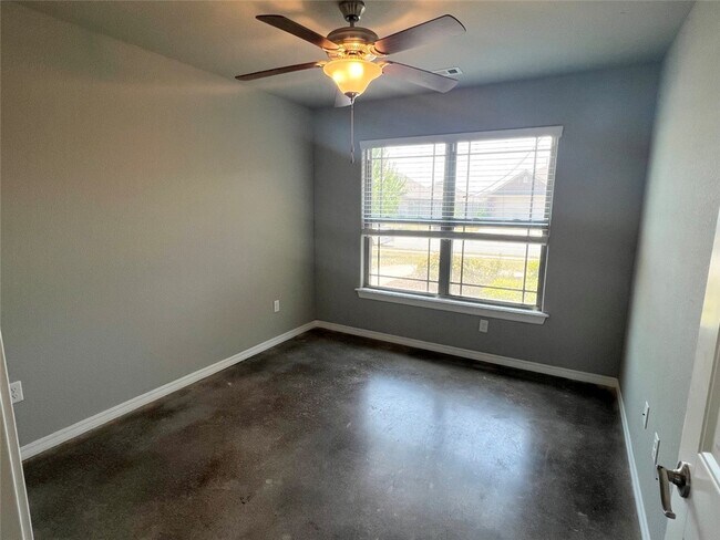 Building Photo - 211 Genoa Way