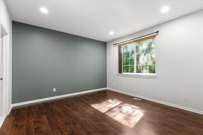 Building Photo - 41784 Glade Rd