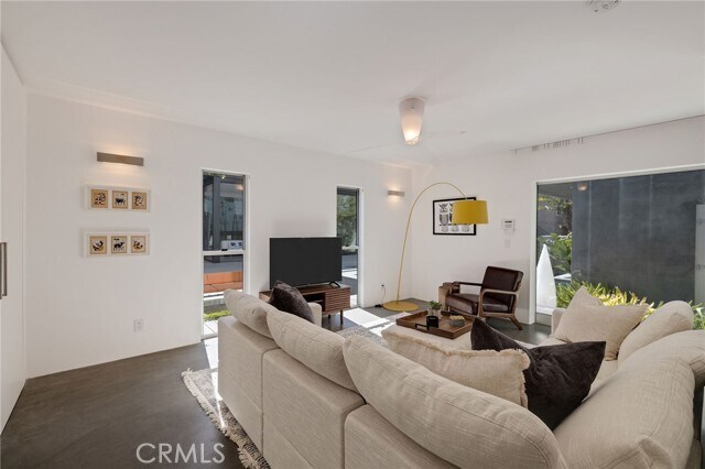 Building Photo - 27 Driftwood St