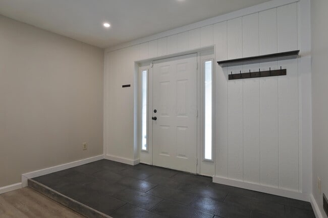 Building Photo - 3553 Brookside Blvd