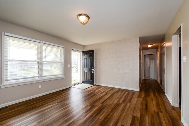Building Photo - 760 Hazelvalley Dr