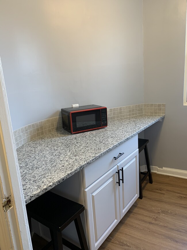 New countertops/cabinets - 3051 Idaho Ave NW