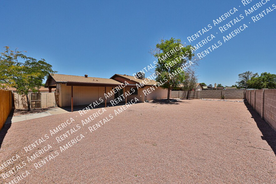Building Photo - 1425 W Sequoia Dr