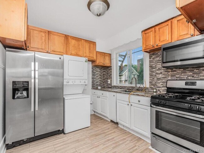 Building Photo - 45 Bayley Ave