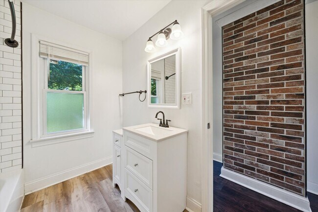 Building Photo - $1,675 - Spacious 3 Bedroom in North End