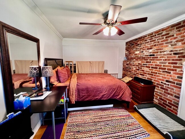 Building Photo - Love Where You Live in Lake Shores!