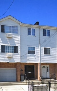 Building Photo - 512 Milford St