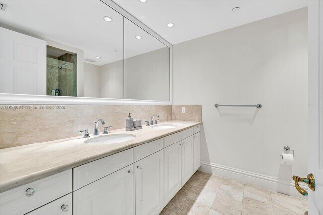Building Photo - 10295 Collins Ave