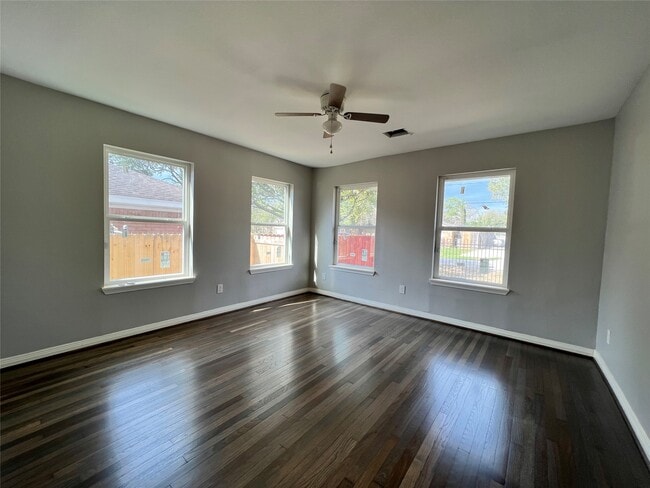 Building Photo - 231 Betral St