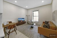 Building Photo - 250 W 91st St