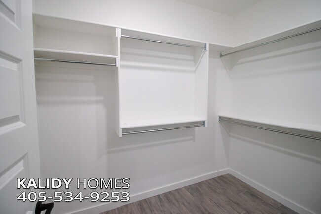 Building Photo - 2141 Kalidy Dr