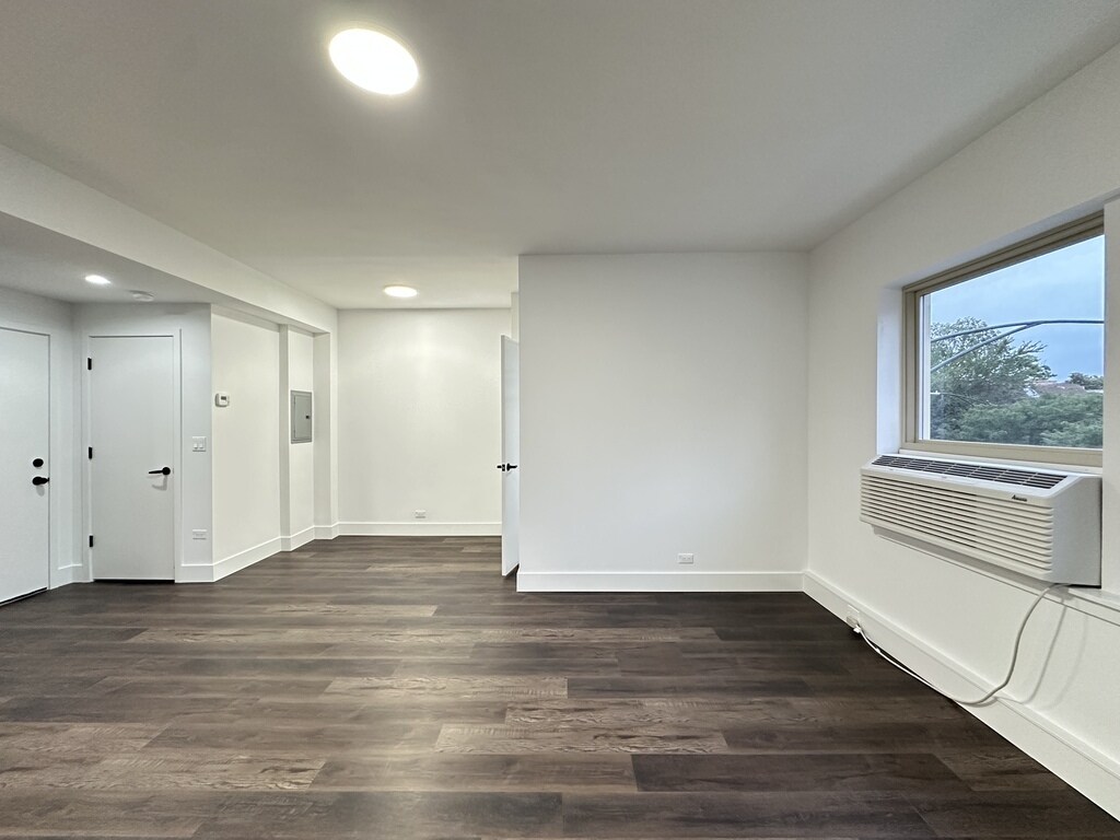 Building Photo - 1553 W Hollywood Ave