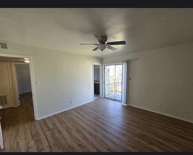 Building Photo - 6709 S Richmond Ave