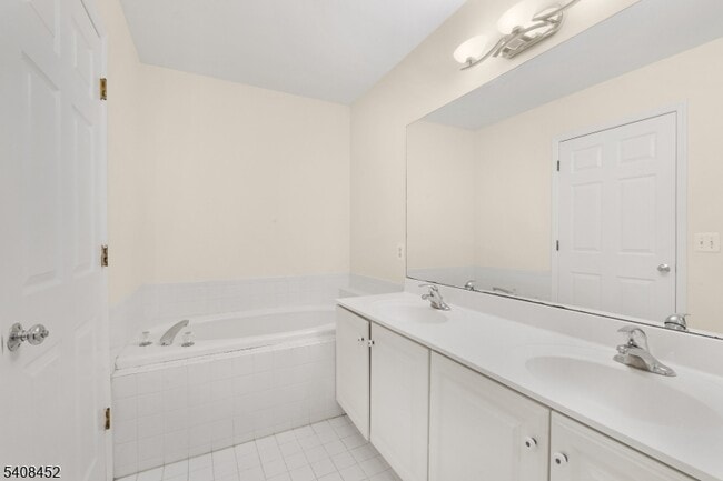 Building Photo - 12 Woodmont Dr