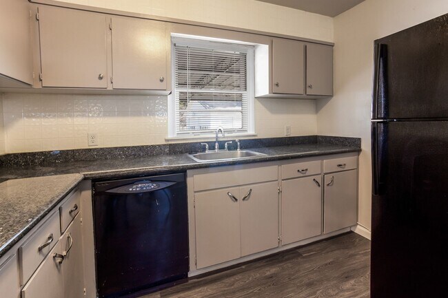 Building Photo - 2327 W 6th St