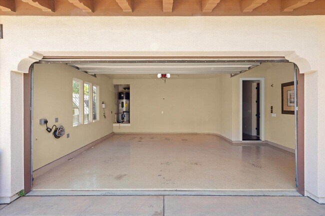 Building Photo - 21 Bigleaf Rd