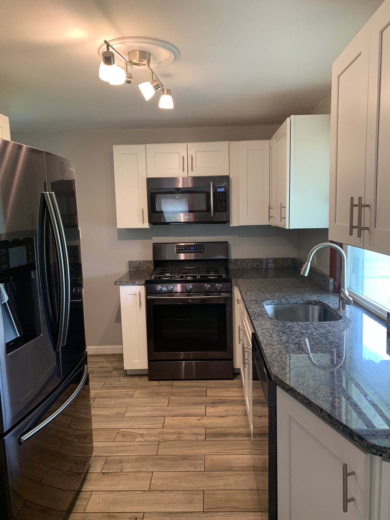 Building Photo - 5 Helen St