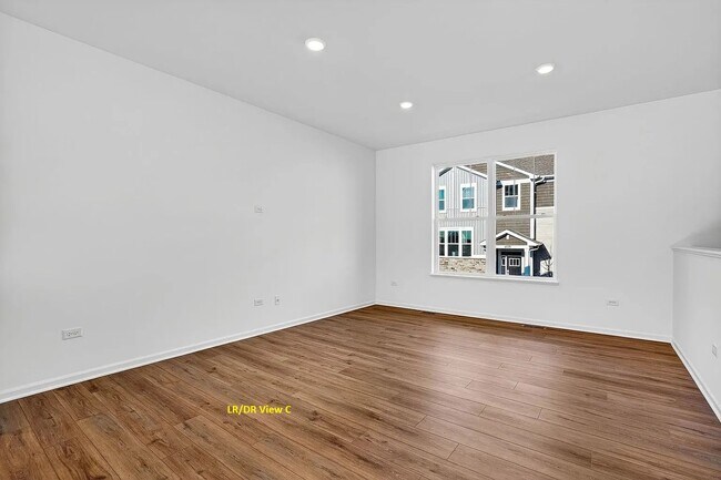 Building Photo - 422 Red Oak Cir