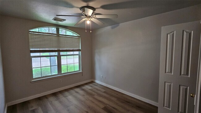Building Photo - 18015 Willow Cliff Ln