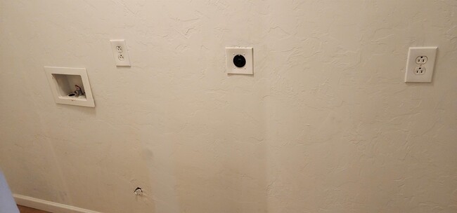 Building Photo - 2126 E Hidalgo Vista